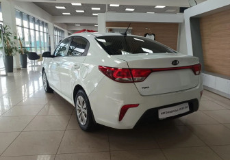 Подержанный автомобиль Kia Rio Sedan 2018 года (7 фото)