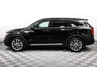 Подержанный автомобиль Kia Sorento 2022 года (8 фото)
