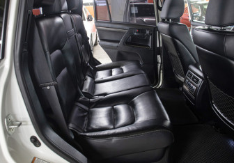 Подержанный автомобиль Toyota Land Cruiser Suv 2018 года (12 фото)