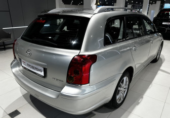 Подержанный автомобиль Toyota Avensis Wagon 2006 года (5 фото)