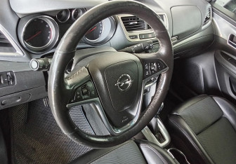 Подержанный автомобиль Opel Mokka 2013 года (12 фото)