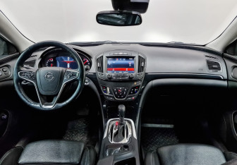 Подержанный автомобиль Opel Insignia Wagon 2014 года (14 фото)
