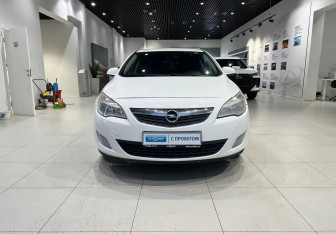 Подержанный автомобиль Opel Astra Hatchback 2012 года (2 фото)