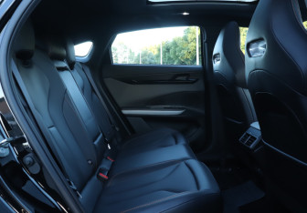 Подержанный автомобиль Changan UNI-V 2024 года (10 фото)