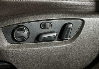 Подержанный автомобиль Volkswagen Touareg 2011 года (14 фото)