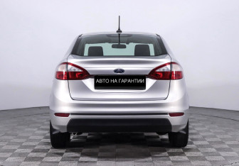 Подержанный автомобиль Ford Fiesta Sedan 2018 года (6 фото)