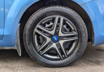 Подержанный автомобиль Ford Focus Sedan 2008 года (16 фото)