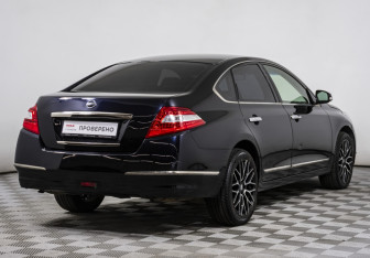 Подержанный автомобиль Nissan Teana 2011 года (5 фото)
