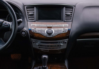 Подержанный автомобиль Infiniti JX 2013 года (15 фото)