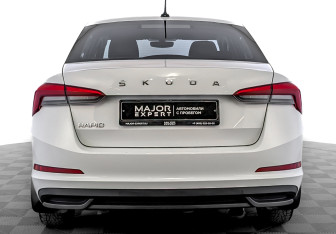 Подержанный автомобиль Skoda Rapid Liftback 2021 года (6 фото)