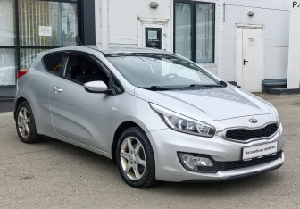 Подержанный автомобиль Kia Ceed Hatchback 2014 года (3 фото)
