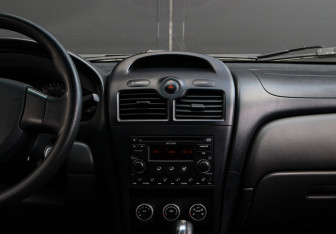 Подержанный автомобиль Nissan Almera Classic 2011 года (10 фото)