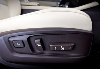 Подержанный автомобиль Lexus ES 2016 года (25 фото)