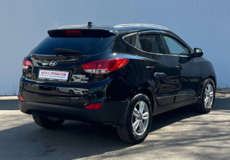 Подержанный автомобиль Hyundai ix35 2014 года (5 фото)