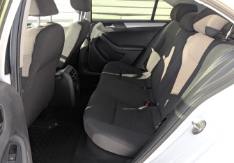 Подержанный автомобиль Volkswagen Jetta Sedan 2016 года (12 фото)