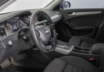 Подержанный автомобиль Audi A4 Sedan 2013 года (10 фото)