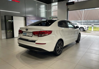 Подержанный автомобиль Kia Rio Sedan 2017 года (4 фото)