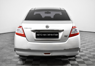 Подержанный автомобиль Nissan Teana 2012 года (6 фото)