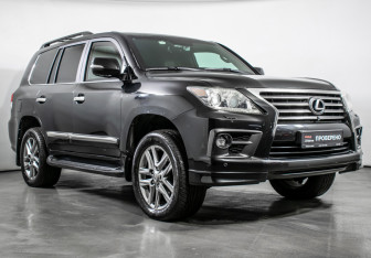 Подержанный автомобиль Lexus LX 2012 года (3 фото)