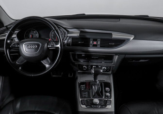 Подержанный автомобиль Audi A6 Sedan 2011 года (12 фото)