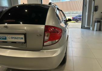 Подержанный автомобиль Kia Rio Wagon 2005 года (9 фото)