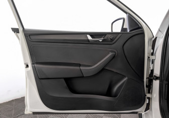 Подержанный автомобиль Skoda Rapid Liftback 2021 года (19 фото)