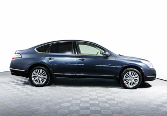 Подержанный автомобиль Nissan Teana 2012 года (4 фото)