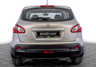 Подержанный автомобиль Nissan Qashqai 2012 года (6 фото)