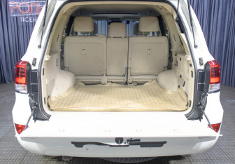 Подержанный автомобиль Toyota Land Cruiser Suv 2020 года (10 фото)