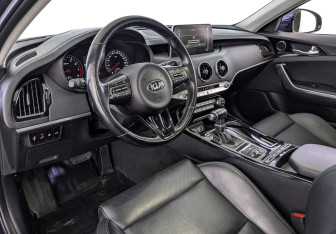 Подержанный автомобиль Kia Stinger 2019 года (15 фото)