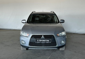 Подержанный автомобиль Mitsubishi Outlander 2012 года (2 фото)