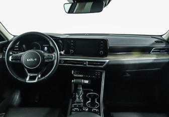 Подержанный автомобиль Kia K5 2021 года (8 фото)