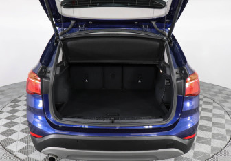 Подержанный автомобиль BMW X1 2017 года (9 фото)