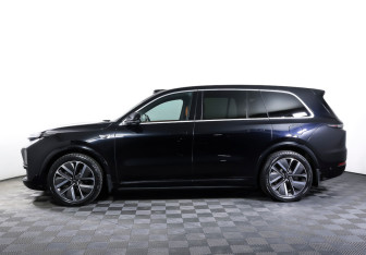 Подержанный автомобиль LiXiang L9 2023 года (8 фото)