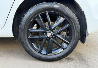 Подержанный автомобиль Skoda Rapid Liftback 2019 года (14 фото)