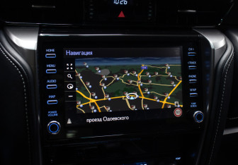 Подержанный автомобиль Toyota Fortuner 2022 года (22 фото)