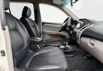 Подержанный автомобиль Mitsubishi Pajero Sport 2012 года (10 фото)