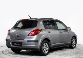 Подержанный автомобиль Nissan Tiida Hatchback 2008 года (5 фото)