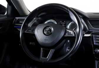 Подержанный автомобиль Skoda Superb Wagon 2016 года (15 фото)