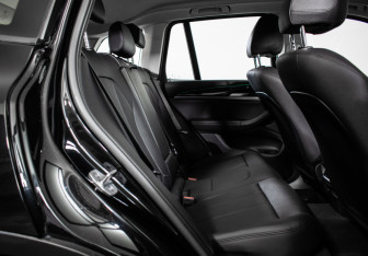 Подержанный автомобиль BMW X3 2020 года (10 фото)