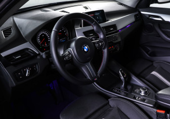 Подержанный автомобиль BMW X1 2018 года (15 фото)