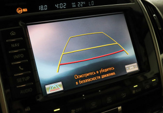 Подержанный автомобиль Toyota Land Cruiser Suv 2012 года (13 фото)
