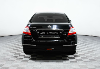 Подержанный автомобиль Nissan Teana 2013 года (4 фото)