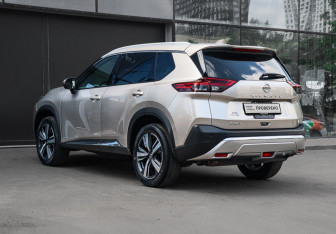 Подержанный автомобиль Nissan X-Trail 2021 года (6 фото)