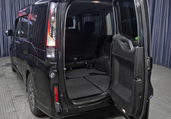 Подержанный автомобиль Honda Stepwgn 2016 года (11 фото)