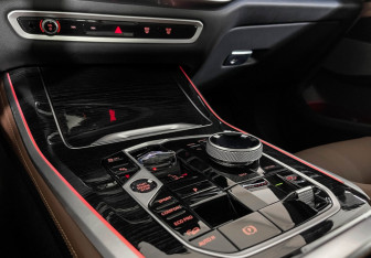 Подержанный автомобиль BMW X5 2025 года (17 фото)