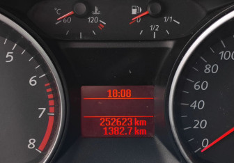 Подержанный автомобиль Ford Mondeo Sedan 2012 года (9 фото)