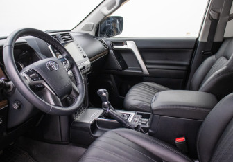 Подержанный автомобиль Toyota Land Cruiser Prado 2021 года (10 фото)