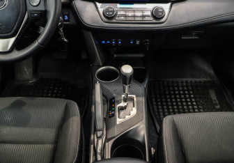 Подержанный автомобиль Toyota RAV4 2012 года (9 фото)