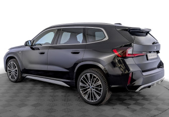 Подержанный автомобиль BMW X1 2025 года (7 фото)